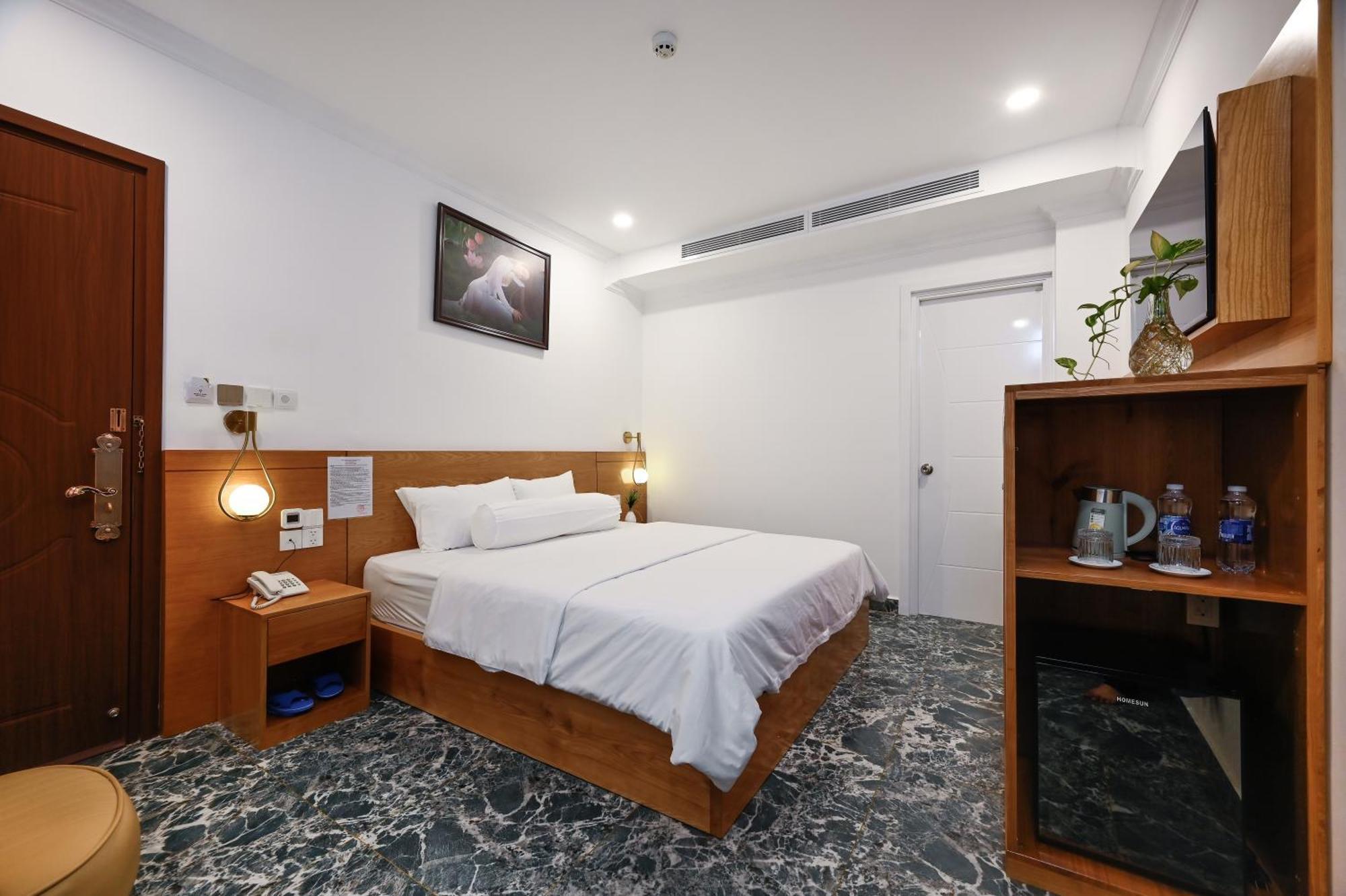 Ly Ly 2 Hotel 4*