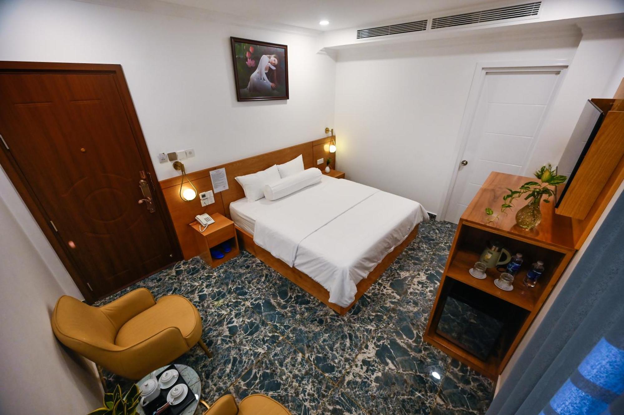 Ly Ly 2 Hotel